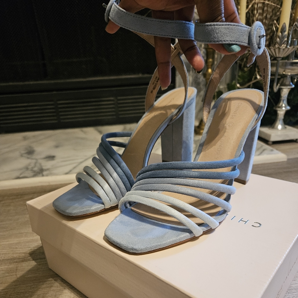 🍃FLASH SALE!✨Blue Ombre Strappy suede Chunky Heels 💙🩵🤍